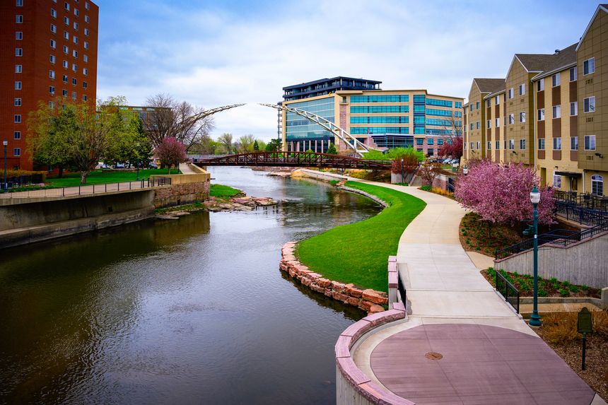 Sioux Falls City Skyline and Big Sioux Riverfront Trail Landscape in South Dakota, USA