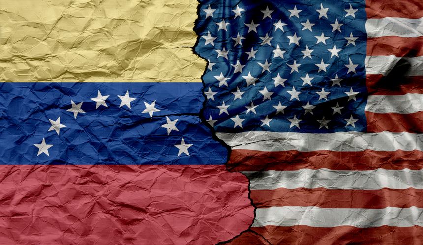US and Venezuelan flags on a cracked background. Political and economic conflict between Venezuela and the US. The US classifies the Venezuelan cartel as an international terrorist organization.