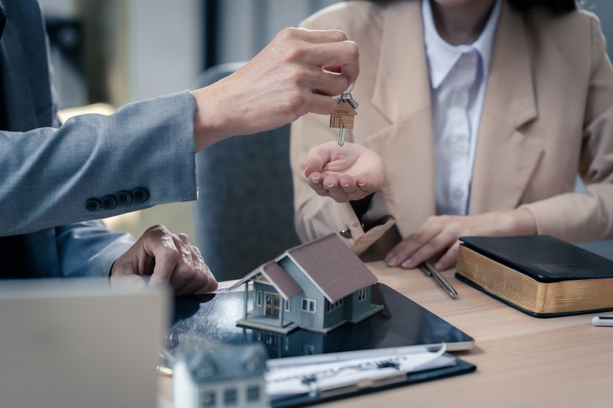 Real estate agents hand over the keys to a property to clients after they sign a lease agreement for an apartment or house with the landlord. Real estate agents also handle mortgage loan agreements with banks.