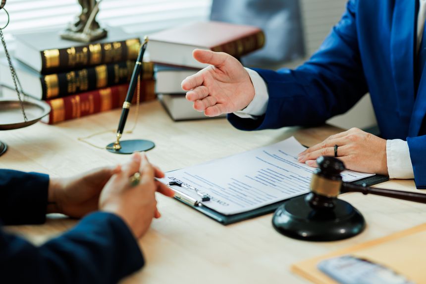 A client meets with a lawyer to discuss a legal case and seek professional representation for upcoming court proceedings.