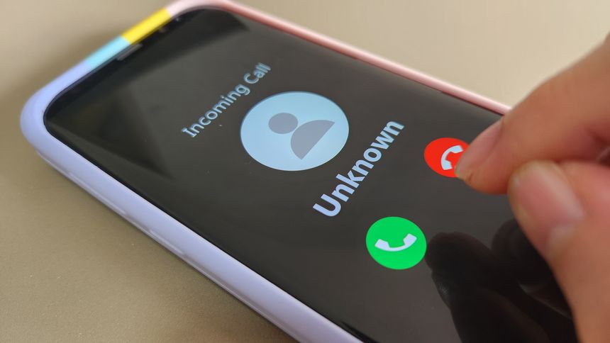 Rejecting an unknown incoming call