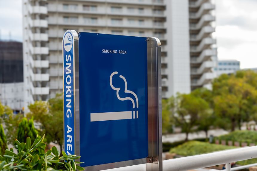 Smoking area sign at public park.