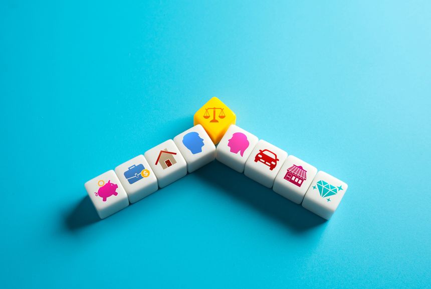 Division of property of spouses during divorce. Cars, house, savings and business. Legal negotiations. Disputes over financial rights.