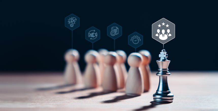 Chess king stands with wooden figures and leadership icons, representing the concept of effective leadership, highlights the importance of strategy, competition and intelligence in achieving success