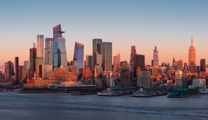 New York City skyline with Hudson River Park and Manhattan skyscrapers at sunset