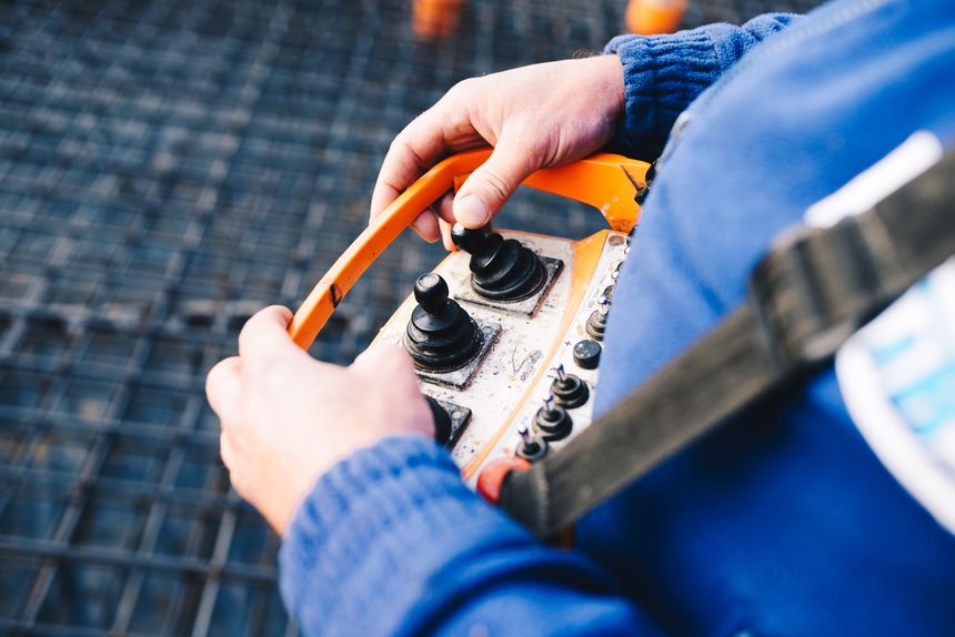 pouring concrete slab - controlling the pump's operation while pouring foundations