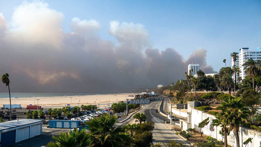 Los Angeles, California, USA. January 7th, 2025. The Pacific Palisades fire burns near Los Angeles, California. High angle view of smoke from the fire drifting over the Pacific Coast Highway (PCH).