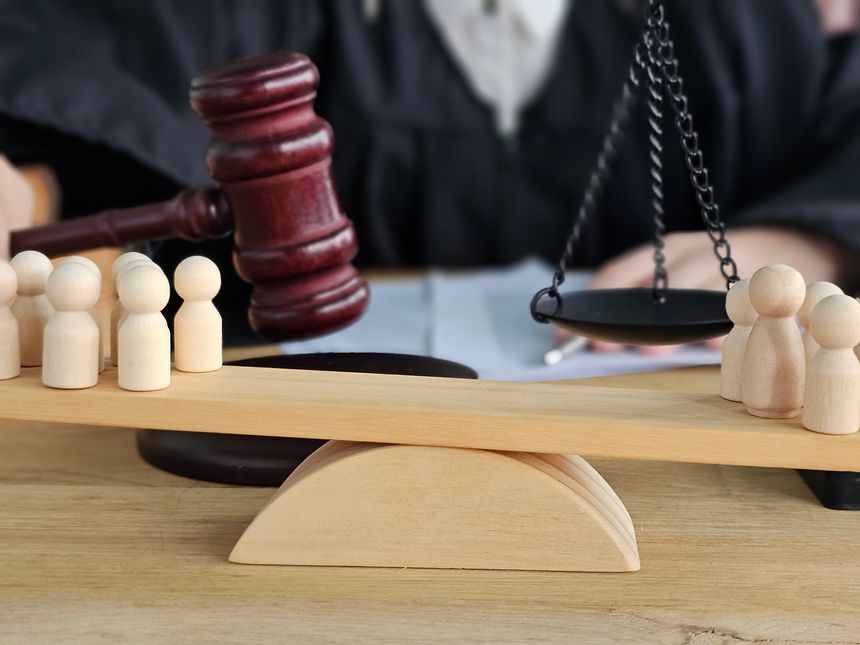 The judge balances the disputing parties. Preventing violence, intimidation, witness protection, and upholding the law, dissenting opinions and controversies in court