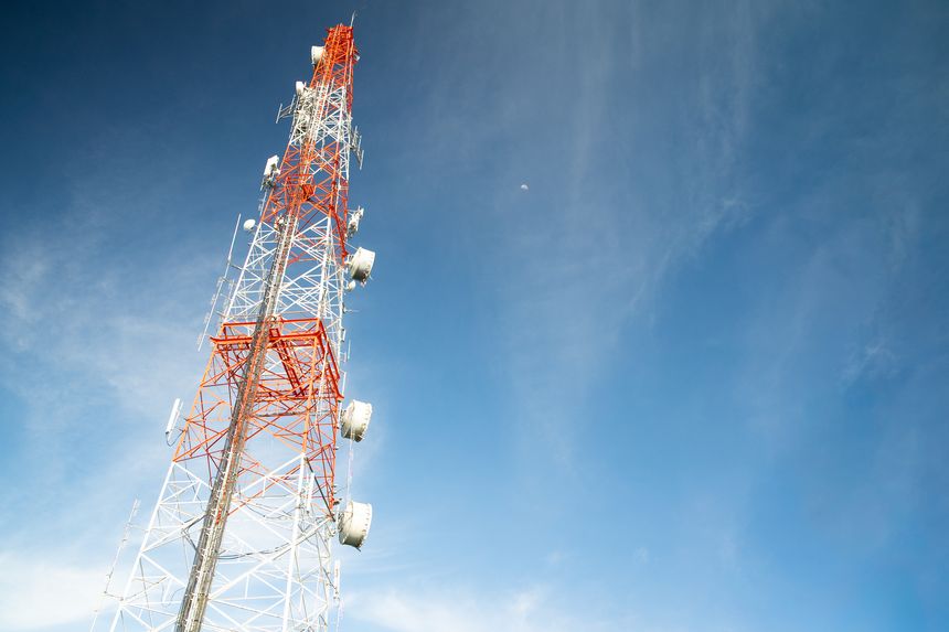 telecommunication mast TV antennas wireless technology