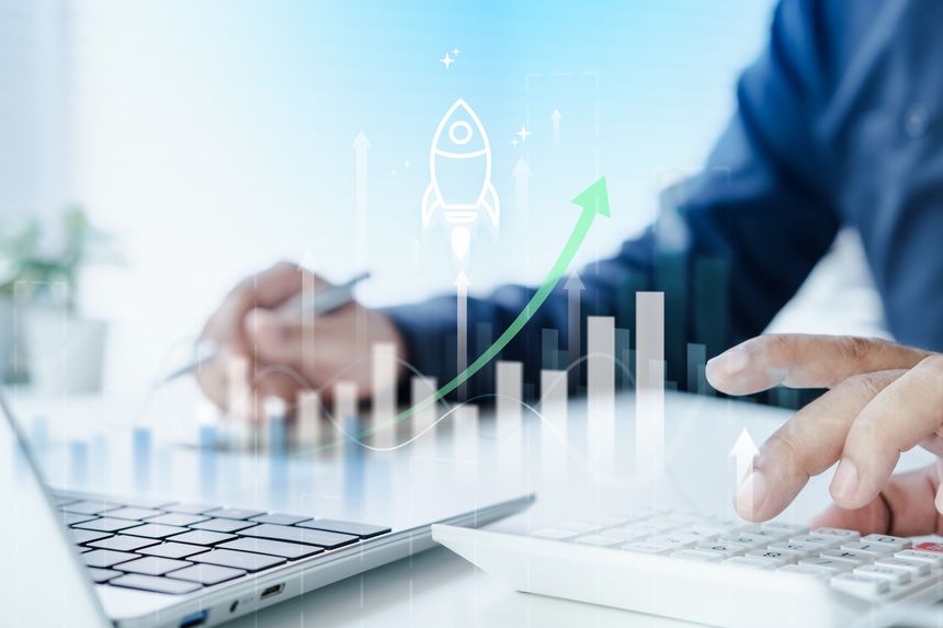 Startup investment analysis concept, financial growth metrics, ROI forecasting, business performance evaluation, data analytics, strategy planning, scaling potential, investors and venture capital